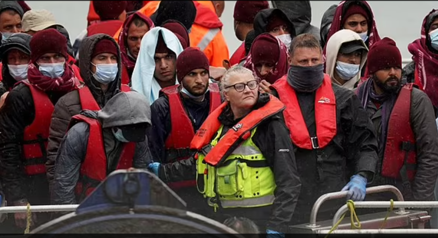 300 Kurdish, Albanian and Bangladeshi refugees will be deported 
